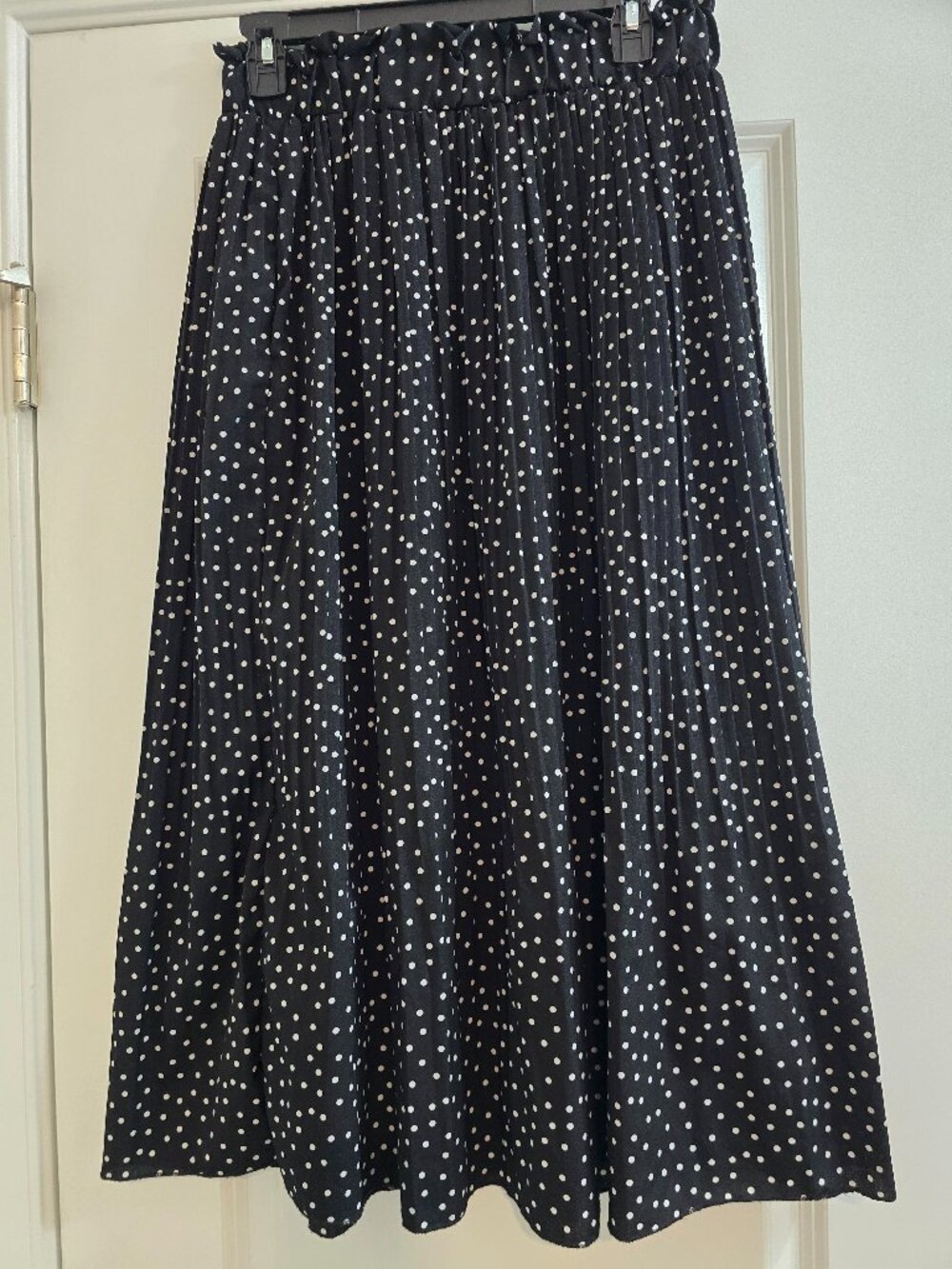 Ecowish High Waist Polka Dot Pleated Midi Skirt - Black and White - Picture 2 of 10